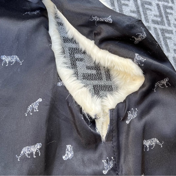 H&M Faux Fur Snap Front Vest - Ivory/Cream - 10/11Y - Picture 10 of 12